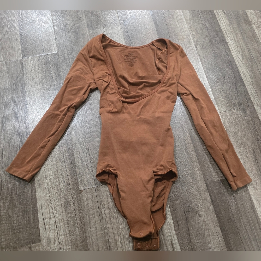 SKIMS ESSENTIAL SCOOP NECK BROWN BODYSUIT S Belly Sculpt Long Sleeve Y2K